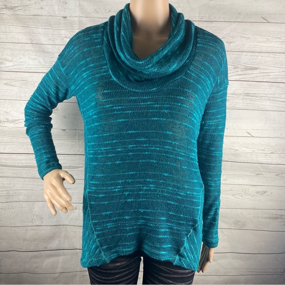 Splendid Sweater - Picture 1 of 12